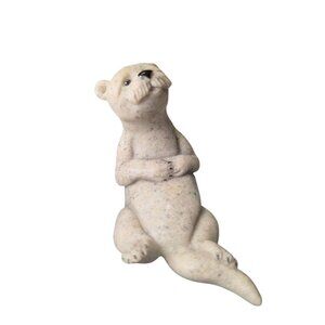 Quarry Critters Oprah Otter 2000 Figurine Resin Stone Vintage Smile Sitting